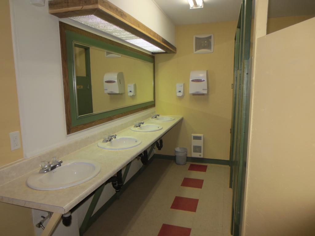 Brackley Beach Hostel Стая снимка
